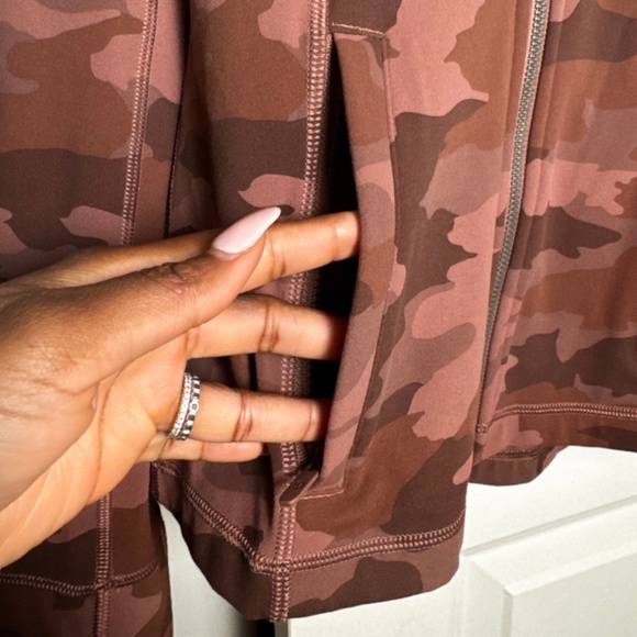 Lululemon Define Hooded Jacket Heritage 365 Camo Deep Coal Multi in Size 6 - Picture 8 of 12